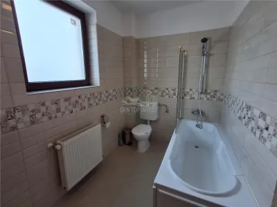 Apartament 3 camere decomandat 2 bai parcare Sura Mare - foto 5