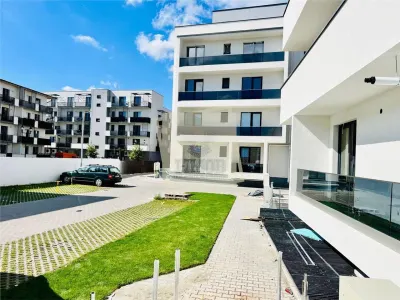 Apartament nou de lux cu 3 camere 2 bai parcare zona Centrala - foto 6