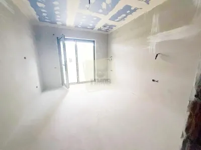 Casa individuala cu 4 camere 3 bai si 390 mp teren in Sura Mica - foto 5