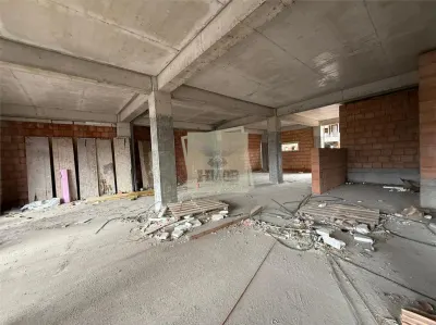 Spatiu comercial 137  mpu 3 intrari si 3 parcari pretabil afacere - foto 3