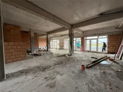 Spatiu comercial 137  mpu 3 intrari si 3 parcari pretabil afacere - foto 5