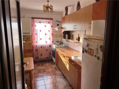Apartament decomandat 3 camere etaj intermediar Vasile Aaron - foto 9