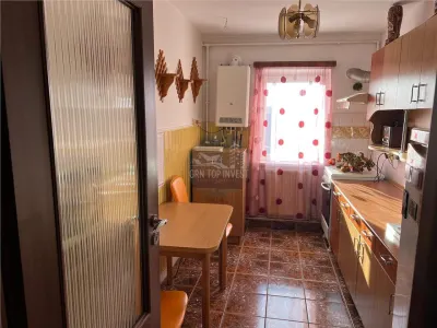 Apartament decomandat 3 camere etaj intermediar Vasile Aaron - foto 10