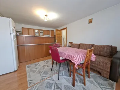 Apartament 3 camere la casa curte pivnita parcare zona Centrala - foto 2
