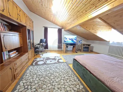 Apartament 3 camere la casa curte pivnita parcare zona Centrala - foto 6