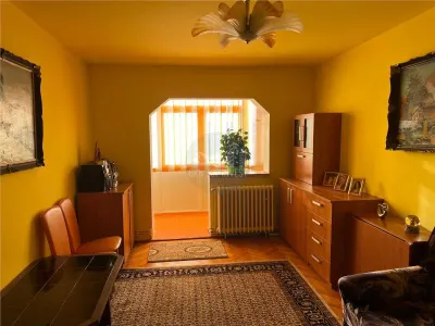 Apartament decomandat 3 camere etaj intermediar Vasile Aaron - foto 5