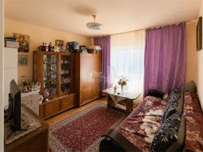 Apartament 2 camere decomandat balcon si pivnita zona Lazaret - foto 3