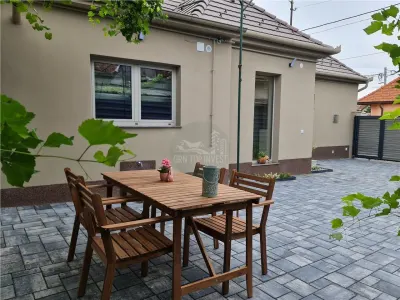 Casa moderna cu 3 camere 2 bai dressing curte zona Centrala - Sibiu
