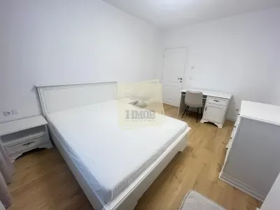 Apartament modern cu 3 camere si 2 bai in zona Centrala - foto 11