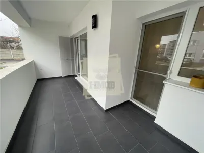 Apartament modern cu 3 camere terasa si 2 parcari in zona Centrala - foto 13
