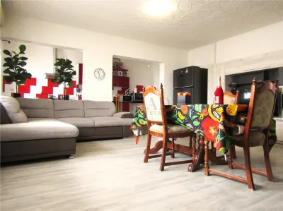Cu mare potential! Vanzare Casa P+Pod si acoperis TIP TERASA in Ulmi. - foto 4