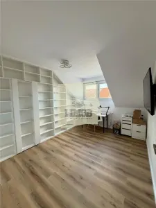 Apartament  4 camere 2 bai si loc parcare zona Kogalniceanu - foto 17