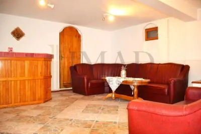 Casa 7 camere + 1000 mp  teren, ideala pensiune - Runcu zona Leaota. - foto 5