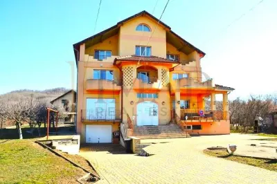 Vanzare Vila spactaculoasa cu teren generos in Targoviste - Aninoasa. - Targoviste