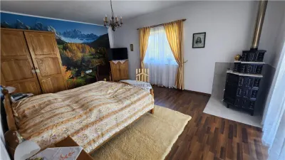 Casă de Vânzare în Poieni-Solca, Bucovina | Casă de Poveste | 3 Dormitoare | Șemineu | Sobă de Teracotă | Garaj | Teren 3.195 mp | Comision 0 - foto 12