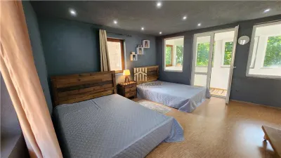 Apartament 3 Camere de Închiriat în Suceava – Cartier George Enescu | Lângă Pădure | Curte Privată | Parcare Individuală | 2 Băi - foto 7