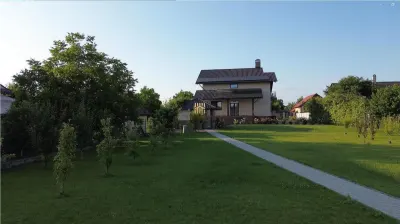 Casă de Lux de Vânzare în Suceava | 1.800 mp Teren | 4 Dormitoare | 4 Băi | Garaj | Fitness | Panouri Solare | Comision 0% - foto 12