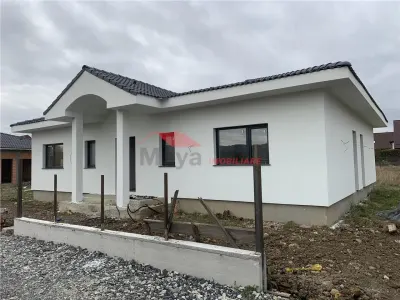 Casa de vanzare, zona Unirea - foto 1