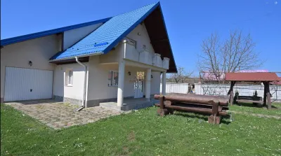 Casă de Vânzare în Suceava Arghira | 200 mp Utili | Teren 2.396 mp | 4 Camere | Mobilată & Utilată | Comision 0% - Arghira