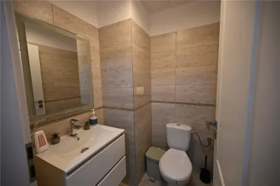Apartament 3 camere de închiriat în Suceava  Ultracentral | Bloc Nou | Parcare Subterană | Încălzire în Pardoseală | Aer Condiționat - foto 4