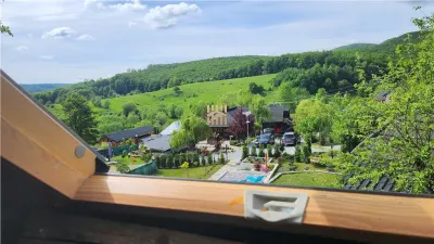 Casa Traditionala din lemn, in Bucovina! Zona Turistica - Cacica! - foto 13