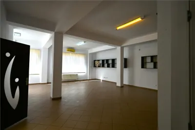 Spatiu birouri 82 mp De inchiriat  Suceava  Cartier Obcini 07257817187 - foto 4