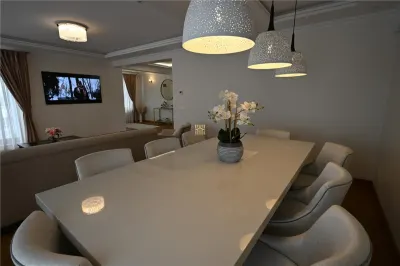 Casă de Lux în Suceava | 300 MP Utili | 5 Dormitoare | 5.000 MP Teren | Iaz | Panoramă | 880.000  Euro  | Comision 0 - foto 7