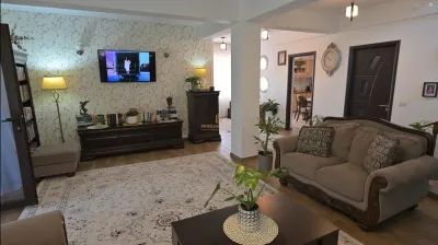 CASĂ DE VACANȚĂ DE VÂNZARE ÎN BUCOVINA | MĂLINI HERLA | 2.000 MP TEREN | 5 DORMITOARE CU BĂI PROPRII | TERASĂ 50 MP - foto 23