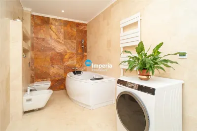 Casa exclusivista, Breazu, 244,4 mp, intabulata, predare imediata! - foto 9