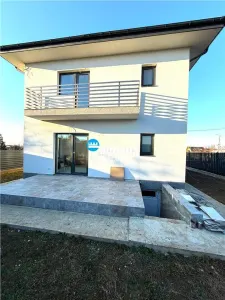 Vila P+E 116 mu, beci, asfalt, Valea Ursului, Miroslava - foto 2