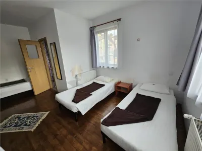 PENSIUNE 16 CAMERE  478 MP UTILI  | CURTE 320 MP | - foto 17
