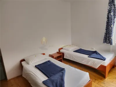 PENSIUNE 16 CAMERE  478 MP UTILI  | CURTE 320 MP | - foto 5