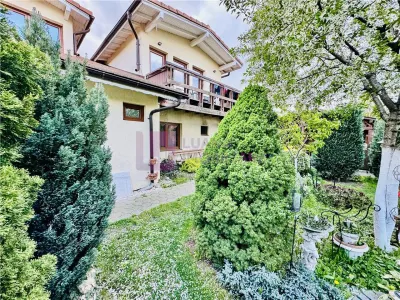 Casa de vanzare Piata Cluj | teren 336 mp | doua apartamente si anexe - foto 12
