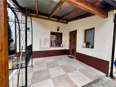 Casa de vanzare Piata Cluj | teren 336 mp | doua apartamente si anexe - foto 14
