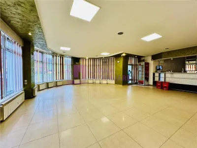 Spatiu comercial de inchiriat | Cristian, la intrare | vizibilitate mare - foto 4