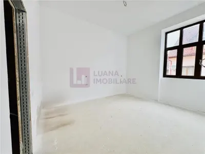 Apartament cu 3 camere de vanzare | Centru | renovat integral | pivnita - foto 3