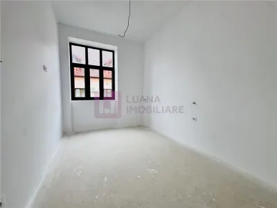 Apartament cu 3 camere de vanzare | Centru | renovat integral | pivnita - foto 4