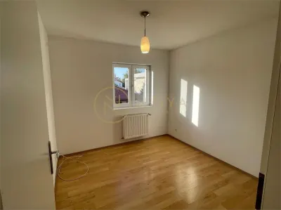 Vila 4 camere de inchiriat parcare - foto 4