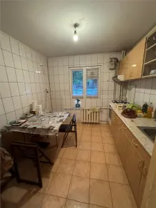 Apartament 3 camere Semidecomandat Bld. Obregia - foto 3