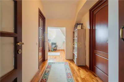 Casa de Lux in Livada cu Ciresi Eleganta, Confort si Panorama de Vis - foto 7