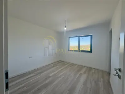 Vila individuala de vanzare in Barnova, zona retrasa si linistita - foto 9