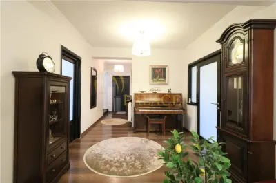 Vila individuala in Copou, 7 camere, 4 bai, garaj, beci, 280 mp util - foto 5
