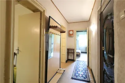 Apartament de 3 camere decomandat, etaj 2,  Podu Ros, Liceul Racovita - foto 5