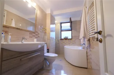 Apartament Duplex, in centrul Iasiului, finisaje premium si curte - foto 21