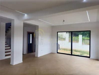 Casa noua, 4 camere Bucium, priveliste spectaculoasa. - foto 3