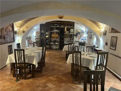 SPATIU COMERCIAL -  ZONA ULTRACENTRALA - 4 PUNCTE DE ACCES - TRIFAZIC - 380MP - AUTORIZAT ISU - Timisoara