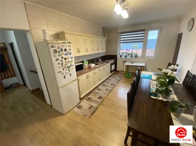 Casa cu 4 camere+spatiu comercial de vanzare in Unirii - foto 5