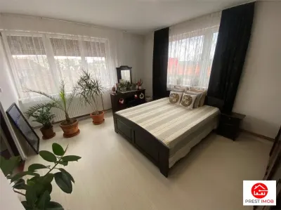 Casa cu 4 camere+spatiu comercial de vanzare in Unirii - foto 6