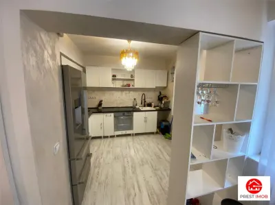 Apartament cu 3 camere de vanzare in zona centrala - foto 2