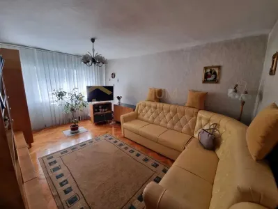 ARADULUI - ETAJ 3 - BLOC IZOLAT - 3 camere - decomandat - centrala proprie - clima - BOXA - foto 2